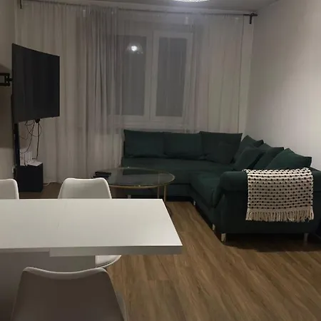 Am See/ Mit Einem Schlafzimmer, Kuche & Balkon 아파트 *