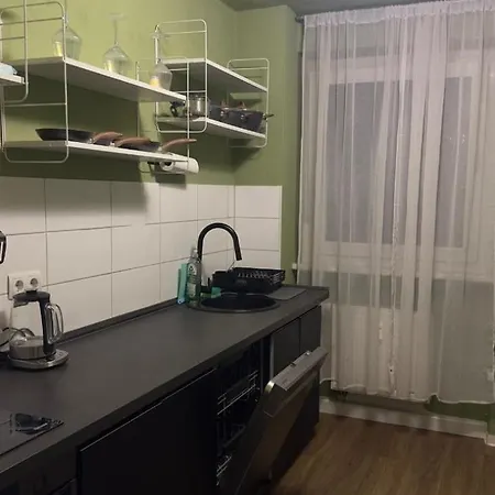 Am See/ Mit Einem Schlafzimmer, Kuche & Balkon 아파트